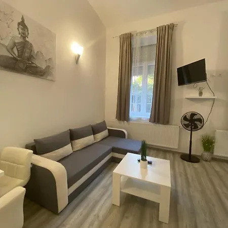 Belvarosi Apartman 3 Apartment